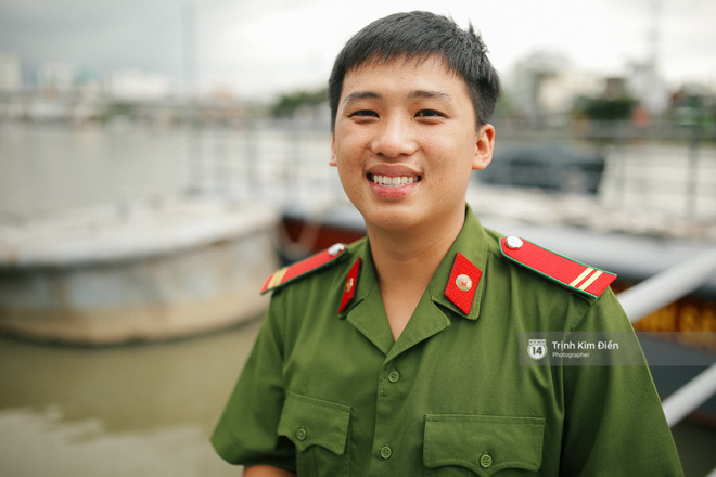 Gặp cậu lính cứu hoả suốt đêm chữa cháy ở cảng Sài Gòn: 5h30 sáng mình rời hiện trường để kịp 7h vào thi Lý - Ảnh 4.