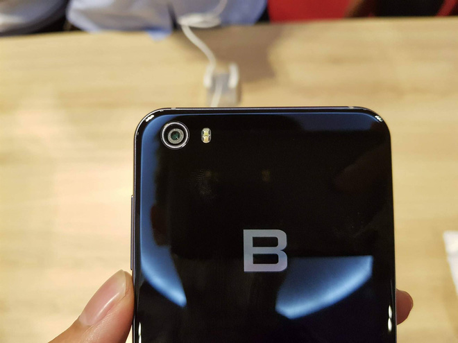 Đây là toàn bộ thông tin về BPhone 2017: Khung kim loại, 2 mặt kính, dùng Snapdragon 625, Camera 16MP, giá 9,8 triệu đồng - Nói chung là Chất! - Ảnh 4.
