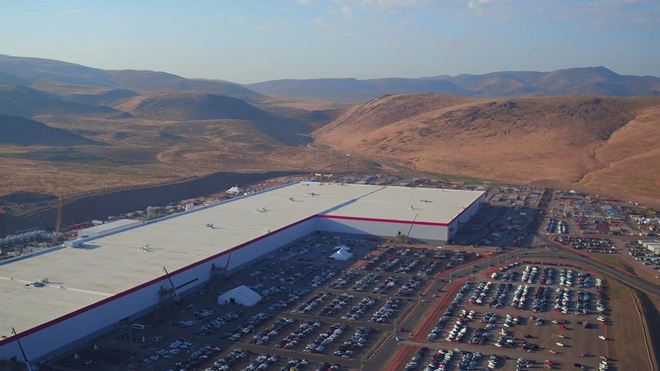 Cùng ngắm nhìn vẻ bề ngoài của siêu nhà máy khổng lồ Tesla Gigafactory rộng tới hơn 5 triệu mét vuông - Ảnh 4.