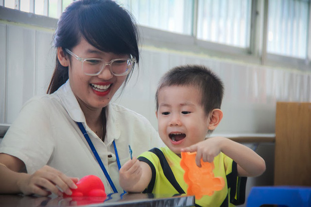 Bé trai nghi bị bỏ rơi trước cổng bệnh viện Từ Dũ đã được mẹ ruột đón về - Ảnh 3.