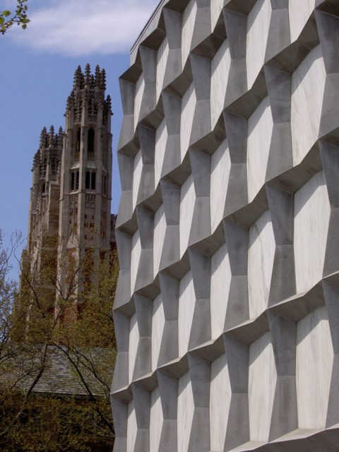 Cùng chiêm ngưỡng thiết kế hiếm có của thư viện đại học Yale, giúp bảo vệ hàng triệu thư tịch cổ quý giá khỏi ánh nắng mặt trời - Ảnh 4.