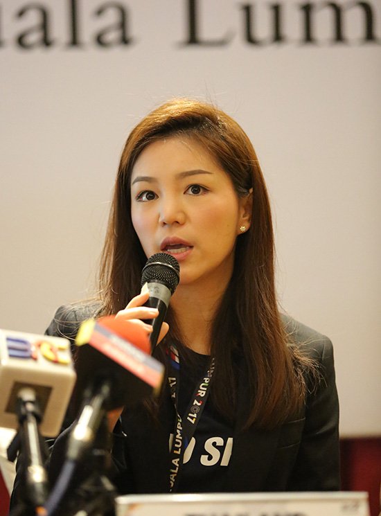Nữ trưởng đoàn xinh đẹp Thái Lan hút hồn phóng viên báo chí - Ảnh 4.