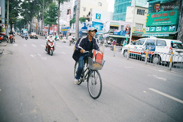 Chuyện cảm động về anh shipper khuyết tật giọng nói, đạp xe hàng chục km mỗi ngày để giao hàng khắp Sài Gòn - Ảnh 4.