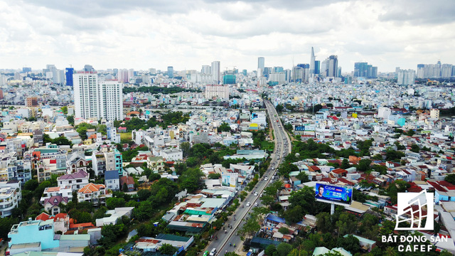 Cung đường 2km ở Nam Sài Gòn oằn mình cõng trên 40 cao ốc căn hộ cao cấp - Ảnh 4.