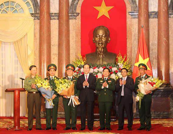 Chủ tịch nước Trần Đại Quang trao Quyết định thăng quân hàm cấp Thượng tướng và Trung tướng cho các sĩ quan cấp cao QĐND Việt Nam - Ảnh 4.