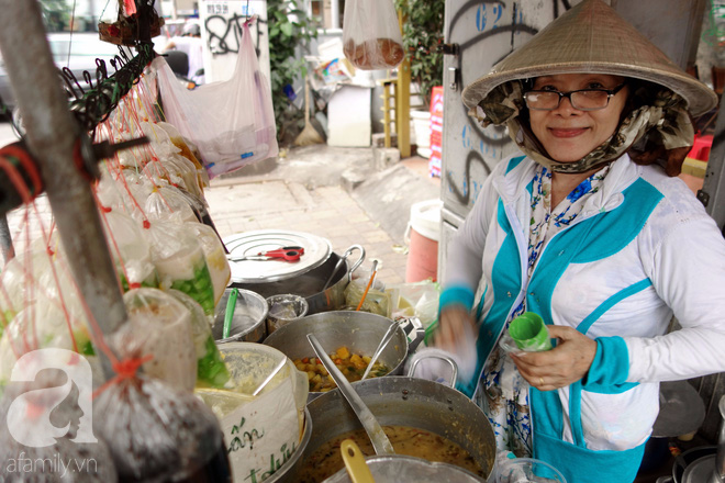  Chiều mát rượi đi ăn chè 22 món, nghe cô Lộc kể chuyện hơn 40 năm bám xe chè để trả ơn Sài Gòn - Ảnh 4.