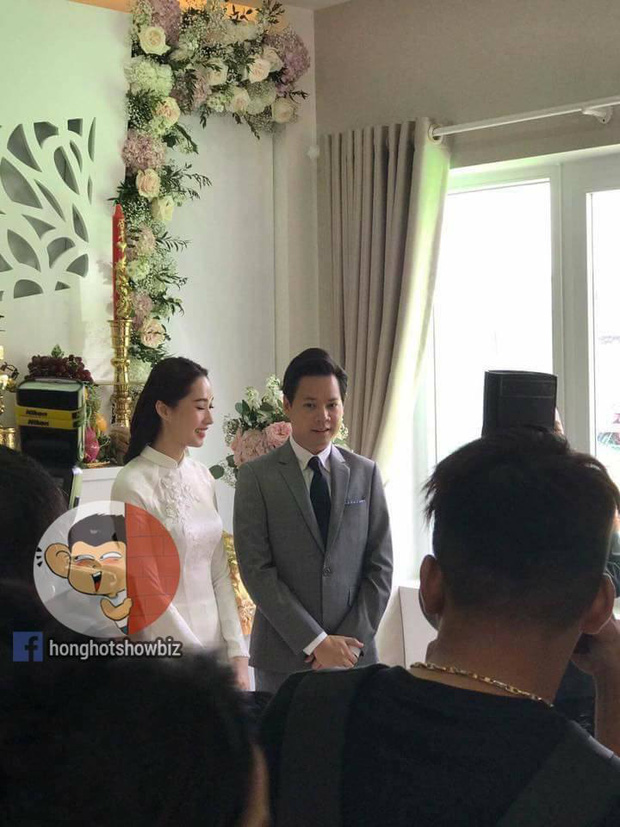 Hoa hậu Đặng Thu Thảo rạng rỡ bên doanh nhân Trung Tín trong đám hỏi bí mật tổ chức tại nhà riêng - Ảnh 4.