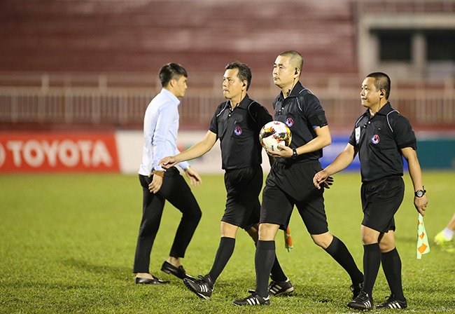 “Đòi thuê” trọng tài ngoại cho V-League: Tỉnh lại, Công Vinh có... giật mình? - Ảnh 3.