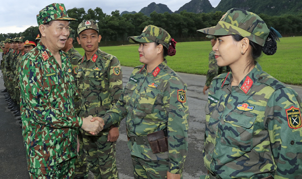 Chủ tịch nước Trần Đại Quang thăm và làm việc với Bộ Quốc phòng - Ảnh 4.