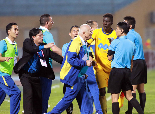 Ngưng khuấy bùn đáy ao đi, những ông tướng V-League! - Ảnh 7.