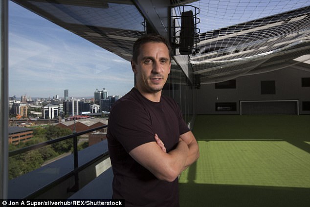 Gary Neville giã từ nghiệp huấn luyện, mở trường đại học tư nhân - Ảnh 4.