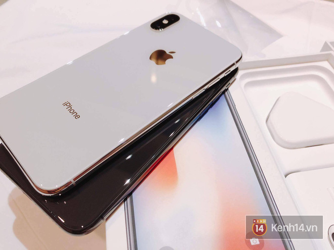 NÓNG: Đây là iPhone X 256GB đầu tiên sẽ về đến Việt Nam sáng nay, đầy đủ màu, giá 68 triệu đồng - Ảnh 4.