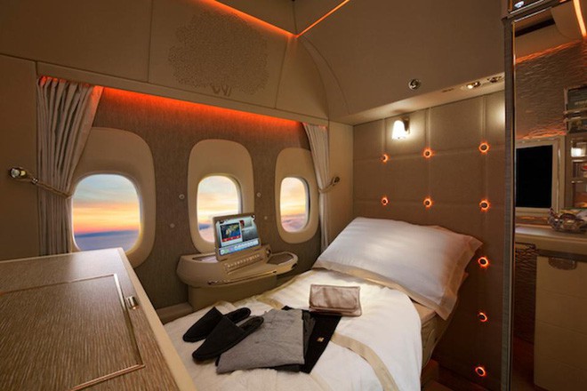 Emirates ra mắt khoang hạng nhất mới siêu sang trên Boeing 777-300ER: Lấy cảm hứng Mercedes-Benz S-Class, tích hợp ghế không trọng lực và cửa sổ ảo - Ảnh 4.