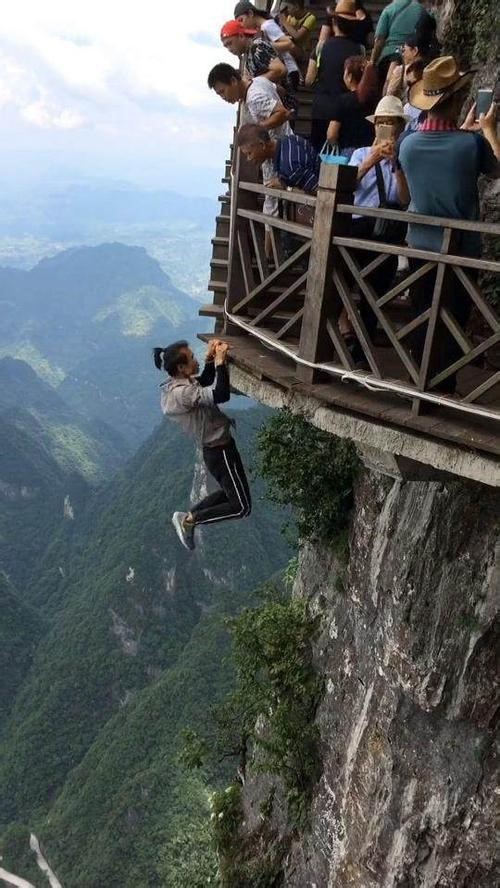 Đằng sau cái chết của diễn viên Trung Quốc rơi từ độ cao 62 tầng xuống đất: Mạo hiểm cả tính mạng để cứu mẹ đau ốm - Ảnh 4.