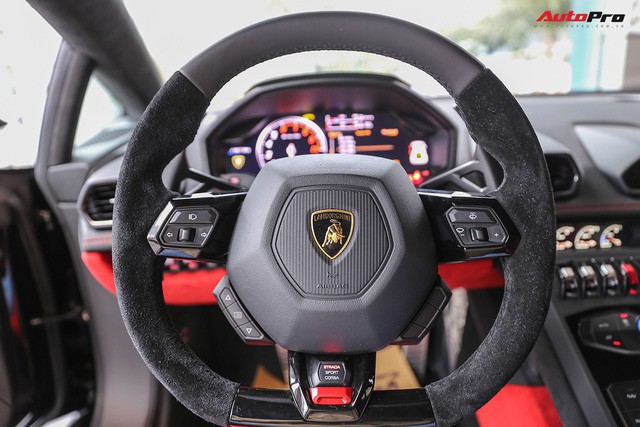 Lamborghini Huracan màu đen đầu tiên Việt Nam đã có chủ nhân - Ảnh 3.