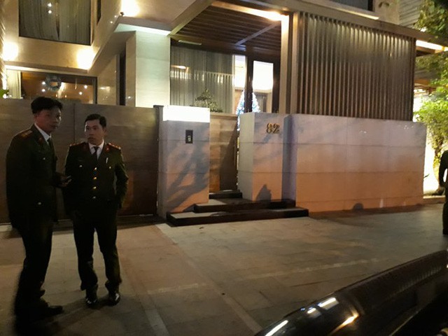 Tối 21/12, lực lượng chức năng thực hiện lệnh khám xét nhà ông Phan Văn Anh Vũ (Vũ Nhôm).