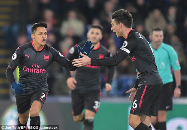 Màn ăn mừng của Sanchez bị tố gây chia rẽ phòng thay đồ của Arsenal - Ảnh 4.