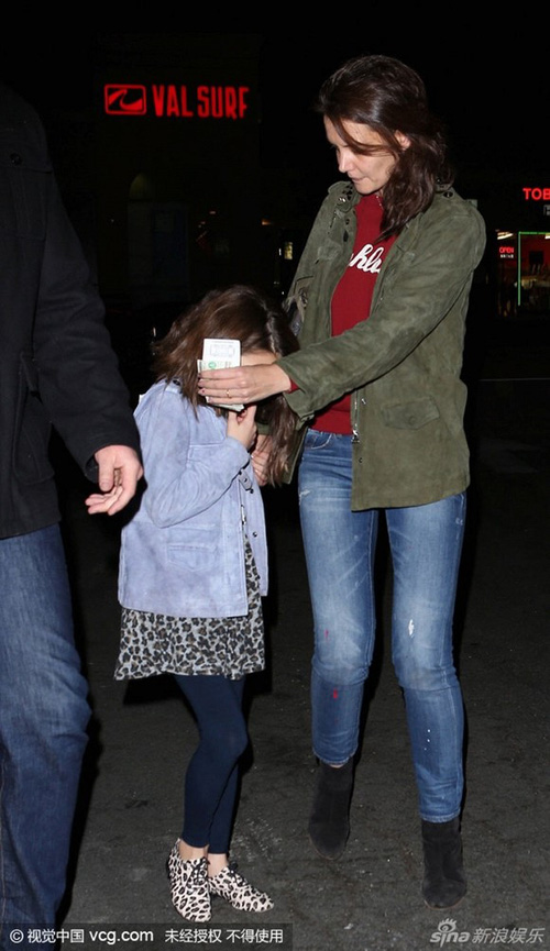 Suri Cruise và Harper Beckham: Hai cô bé nổi tiếng nhất thế giới có tuổi thơ trái ngược - Ảnh 31.