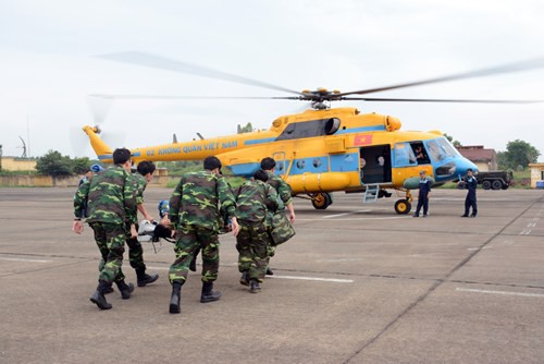 Thực hành cấp cứu đường không tại sân bay Biên Hòa - Ảnh 7.