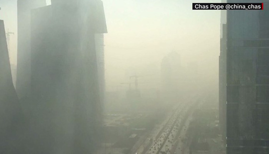 Ô nhiễm tới mức ngày biến thành đêm ở Trung Quốc - Ảnh 5.