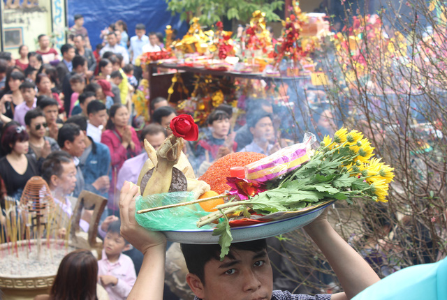Hàng vạn người đổ về Bắc Ninh “vay tiền” Bà Chúa Kho - Ảnh 5.