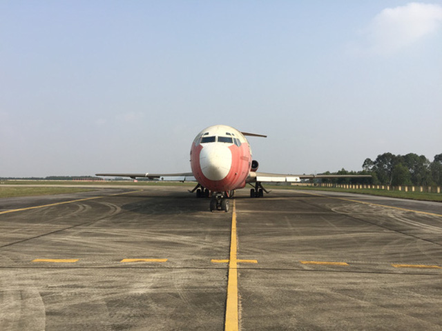 Cận cảnh máy bay vô chủ 10 năm ở sân bay Nội Bài - Ảnh 5.
