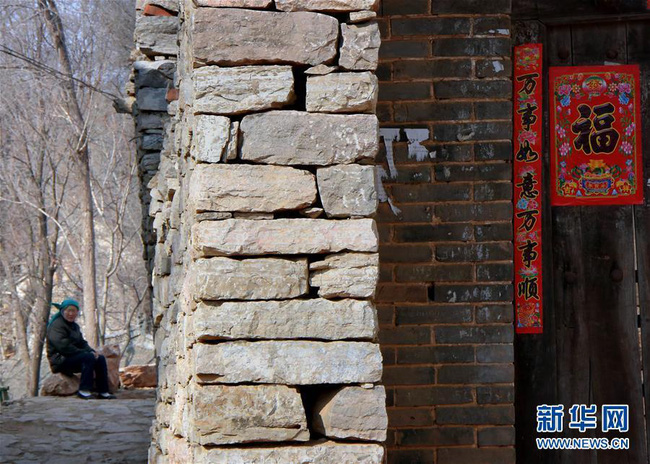 Trung Quốc: Ở nơi thâm sơn cùng cốc có một ngôi làng được làm hoàn toàn từ đá tảng rất ít người biết - Ảnh 5.