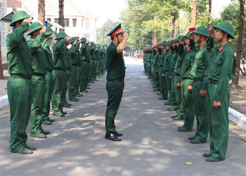 Trên thao trường huấn luyện chiến sĩ mới ở Trung đoàn Gia Định - Ảnh 5.