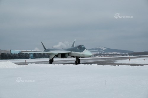 Lộ diện nguyên mẫu mới nhất của siêu tiêm kích Sukhoi T-50 - Ảnh 4.