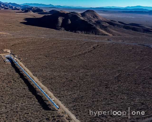 Ngắm nhìn đường tàu Hyperloop thử nghiệm tại sa mạc Nevada - Ảnh 4.