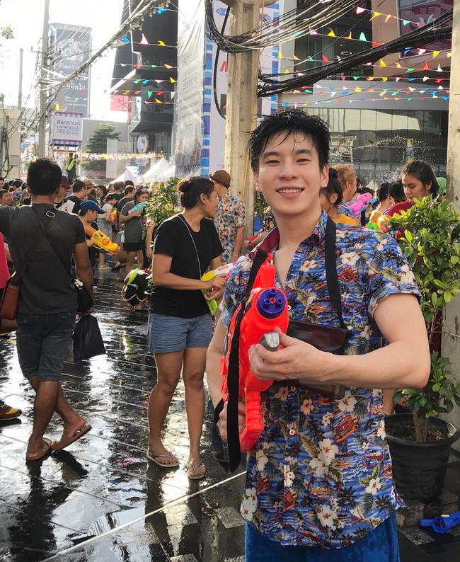 Ngắm mãi không hết trai xinh gái đẹp tại lễ hội té nước Songkran ở Bangkok! - Ảnh 5.