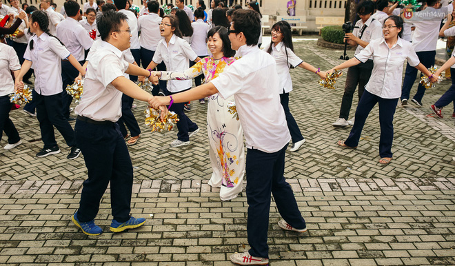 Teen chuyên Lê Hồng Phong (TP.HCM) và màn nhảy flashmob tập thể đầy cảm xúc trong lễ bế giảng - Ảnh 5.