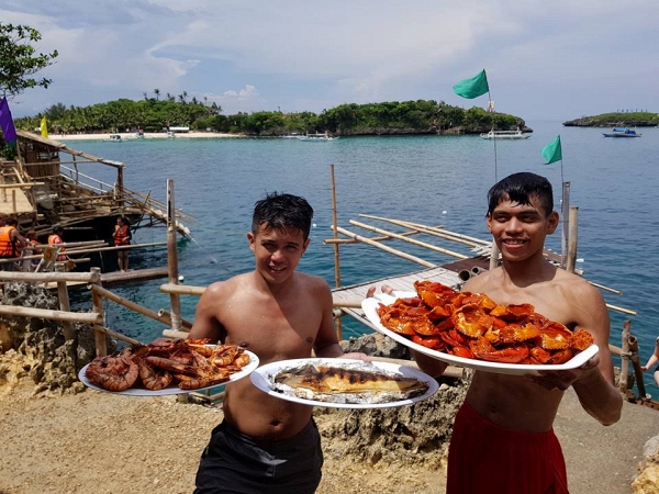 Đăng ảnh mơ đi biển, chàng trai nghèo được người lạ mặt tài trợ toàn bộ chi phí du lịch - Ảnh 5.