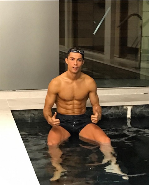 Ronaldo khoe cơ bắp, gửi thông điệp chết chóc tới Juventus trước chung kết Champions League - Ảnh 4.