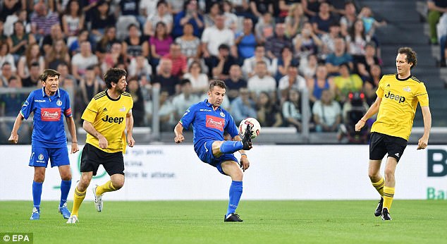 Max Allegri bất ngờ dính... chấn thương trước trận Chung kết Champions League - Ảnh 5.