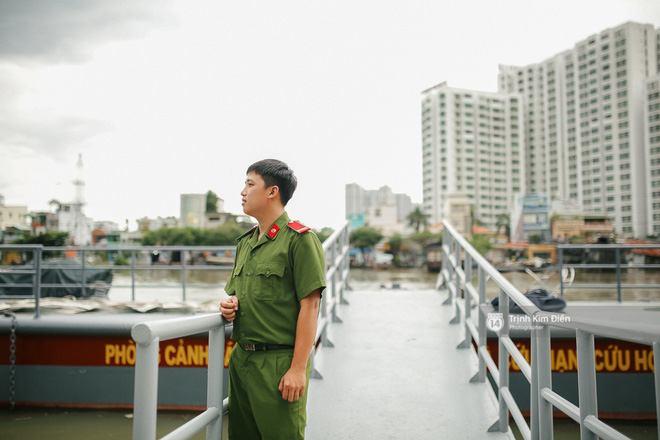 Gặp cậu lính cứu hoả suốt đêm chữa cháy ở cảng Sài Gòn: 5h30 sáng mình rời hiện trường để kịp 7h vào thi Lý - Ảnh 5.