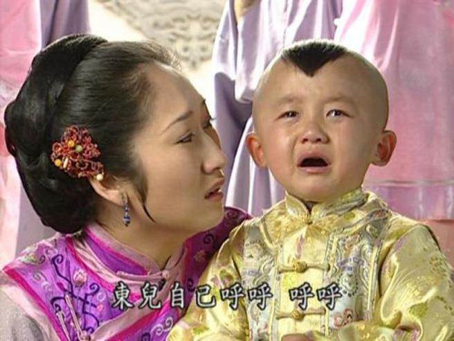 Bệnh tật hành hạ, con trai Hạ Tử Vy ngày nào đã 20 tuổi nhưng vóc dáng như trẻ lên 10  - Ảnh 2.
