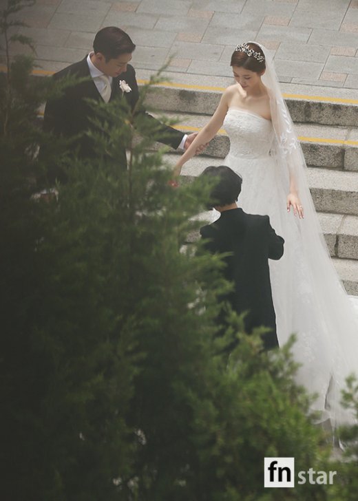 Đám cưới Eric Mun và Na Hye Mi trở thành tâm điểm vì đẹp như phim, hội tụ dàn phù rể khủng - Ảnh 5.
