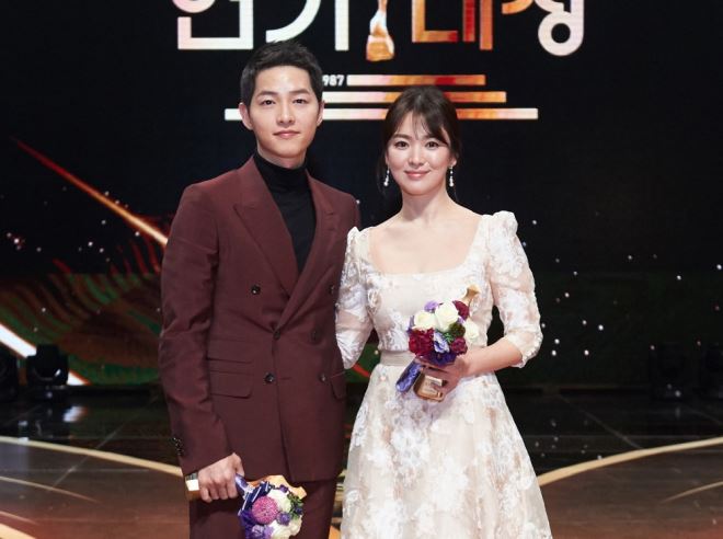 Song Joong Ki: Mỗi lần tôi khóc, Song Hye Kyo đều an ủi tôi - Ảnh 4.