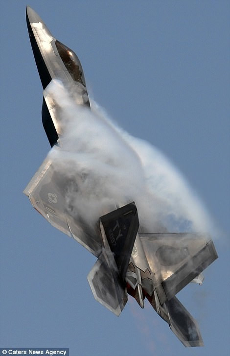 Mãn nhãn F-22 khoe kỹ năng bay siêu cấp - Ảnh 5.