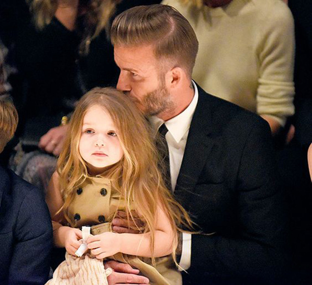 Harper Beckham: Cô bé may mắn vừa chào đời đã là báu vật nhỏ của 2 siêu sao hàng đầu thế giới - Ảnh 5.