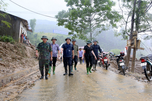 Phó Thủ tướng: Khẩn trương tìm kiếm người còn mất tích do lũ tại Yên Bái - Ảnh 5.