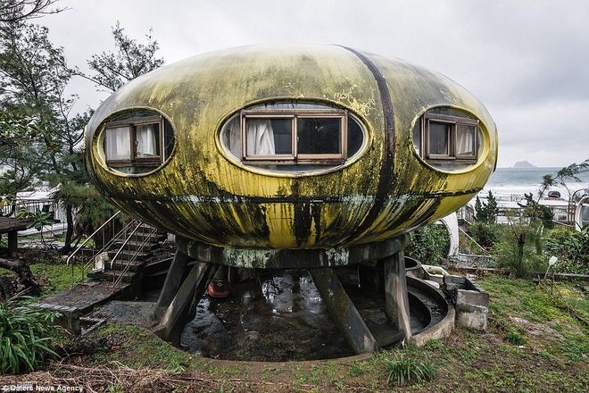 Khám phá ngôi làng UFO nổi tiếng nơi người dân sống trong những chiếc đĩa bay - Ảnh 5.