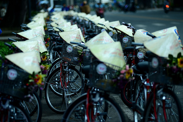 100 chú rể rước dâu bằng xe đạp ở TP.HCM nhân ngày Quốc khánh - Ảnh 5.