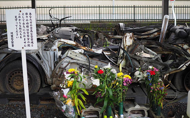 Chiếc xe ô tô bị đâm nát, sở cảnh sát Nhật Bản đem về thờ và câu chuyện khiến nhiều người rơi nước mắt - Ảnh 5.