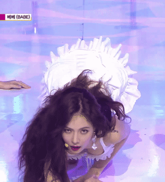 Chỉ bằng một động tác sexy này, Hyuna đã gây sốc trên sóng truyền hình - Ảnh 5.