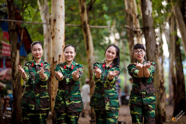 Cô giáo xinh đẹp dạy môn Quốc Phòng - An Ninh khiến HS ầm ầm muốn học lại - Ảnh 5.