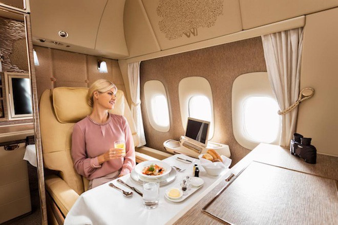 Emirates ra mắt khoang hạng nhất mới siêu sang trên Boeing 777-300ER: Lấy cảm hứng Mercedes-Benz S-Class, tích hợp ghế không trọng lực và cửa sổ ảo - Ảnh 5.