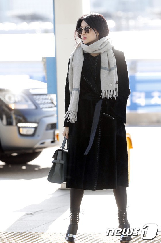 Sân bay MAMA Hồng Kông: Song Joong Ki tiều tụy bất ngờ, bà hoàng Lee Young Ae, EXO cùng dàn siêu sao đổ bộ - Ảnh 5.