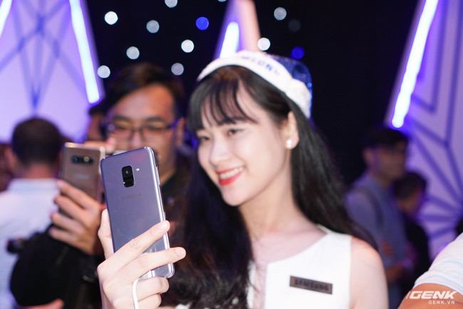 Bộ đôi Samsung Galaxy A8 (2018) và Galaxy A8+ (2018) chính thức ra mắt tại thị trường Việt Nam: Màn hình vô cực giống dòng S cao cấp, trang bị camera selfie kép, giá từ 10.990.000 đồng - Ảnh 5.